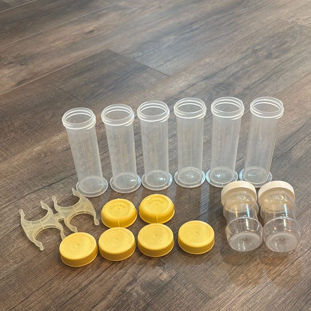 Medela Beast Milk Storage Set with‎ Bottles and Lids